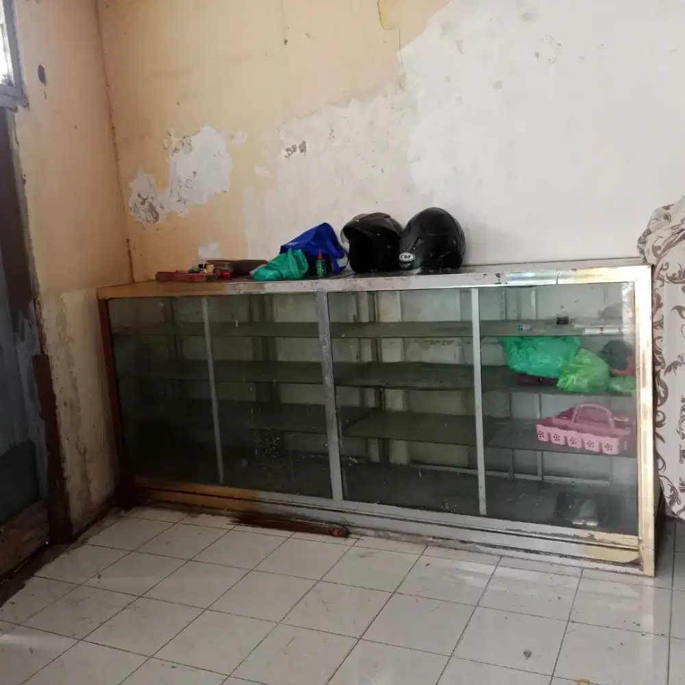 Di jual etalase bekas