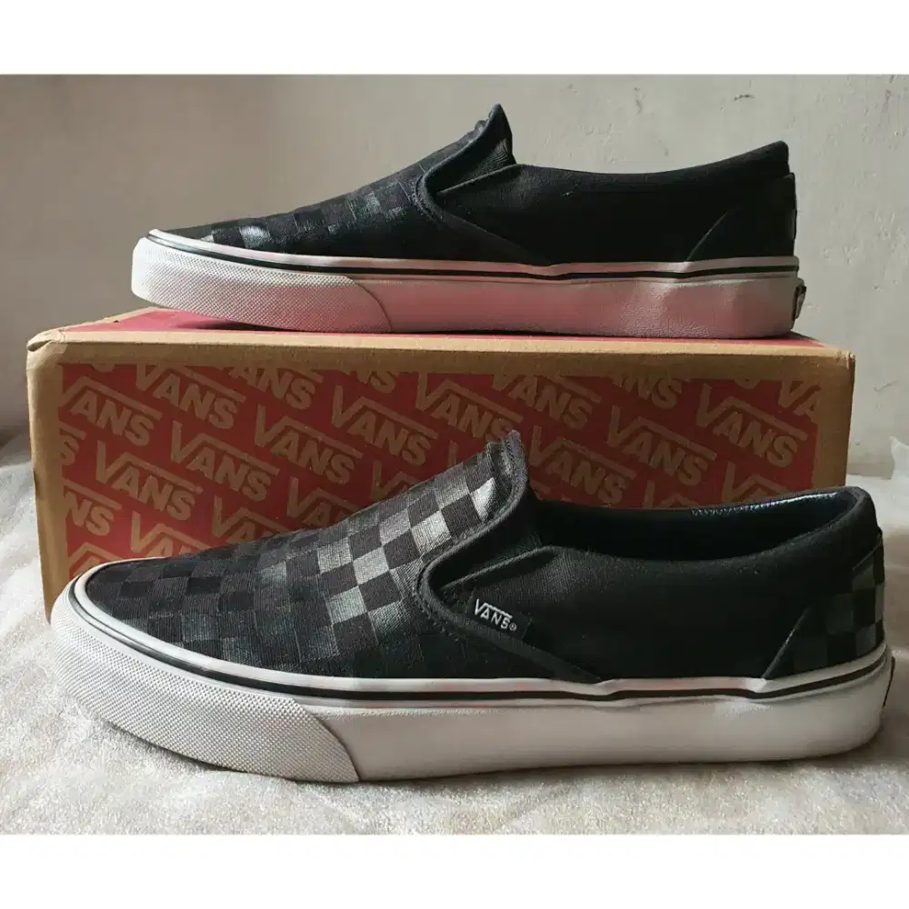 Vans slip on checkerboard black black global release size us 9 eur 42
