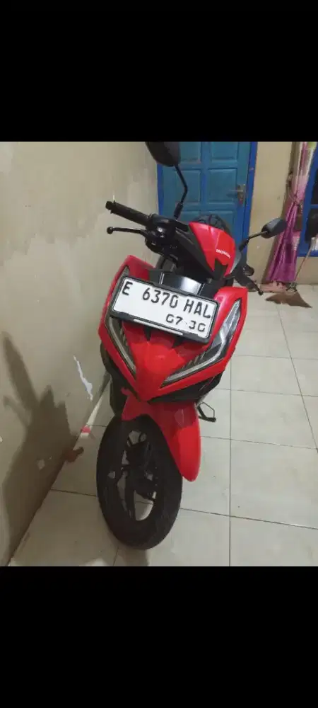 vario 125 cbs  like new low km