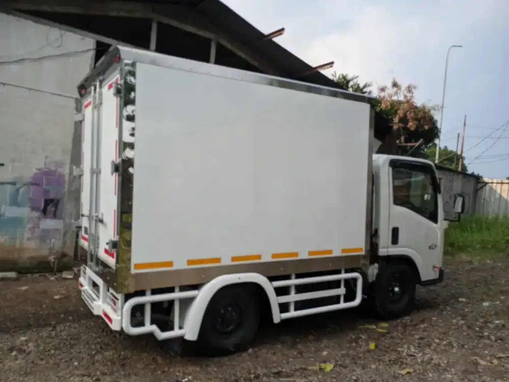 Isuzu NLR BoX pendingin
