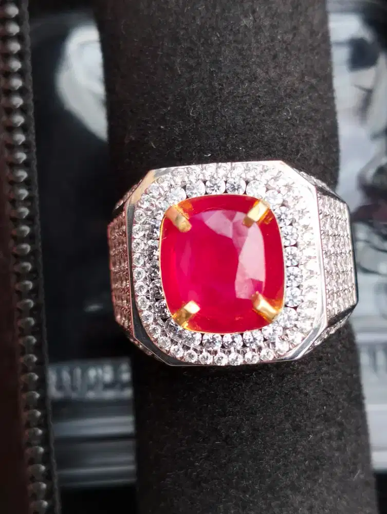TOP COLOR RUBY VIVID RED PIGEON BLOOD 2.40 CT BURMA MYANMAR GRI LAB