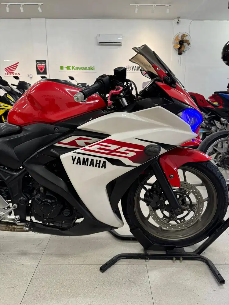 Yamaha R25 tahun 2015 warna Merah R 25 Red Gloss 250 CC Motor Sport