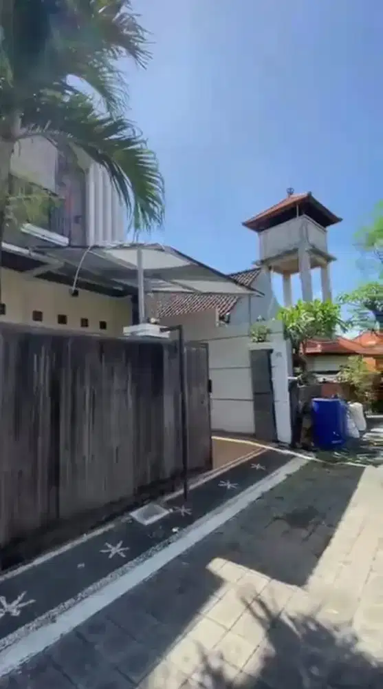 Disewakan rumah lantai 2 di Jl Mahendradatta Denpasar Barat Bali