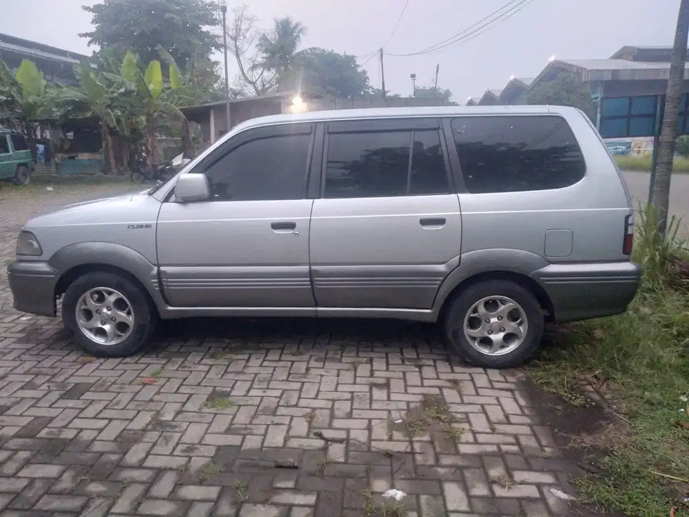 Toyota Kijang 2000 Bensin
