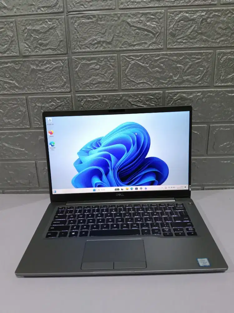 Dell latitude 7400 silver Intel core i5 Gen 8 ram 8gb SSD 256gb