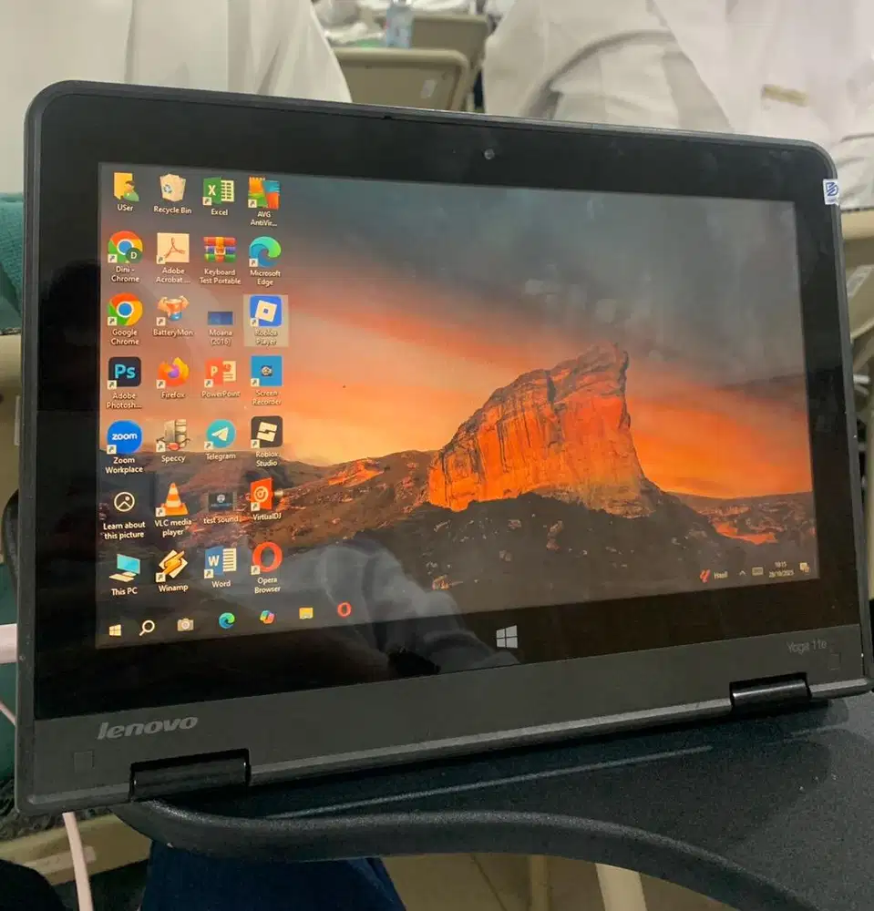 Laptop Lenovo Thinkpad Layar Sentuh Touchscreen Flip Bisa Diputar