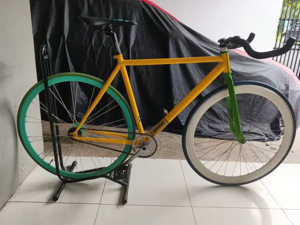 Sepeda Fixie United Soloist 02