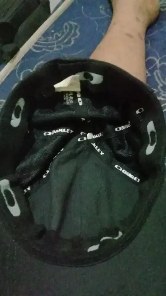 Jual topi Oakley original pemberian tamu wkt masih kerja ditravel..