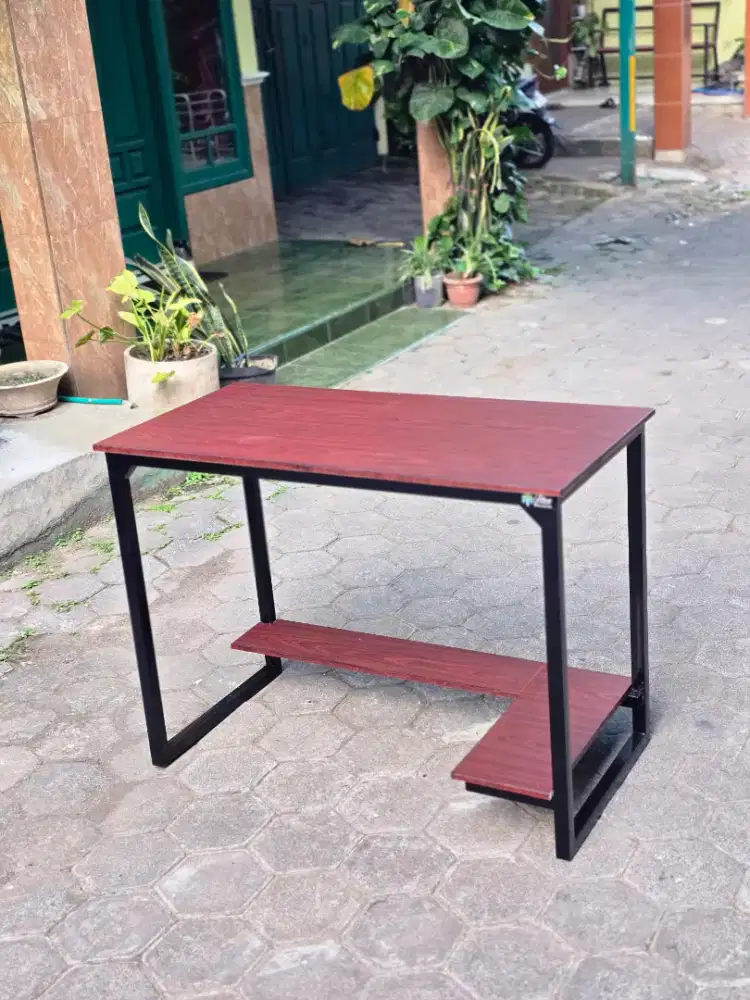 Meja kantor industrial