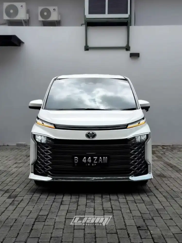 Dijual Toyota Voxy 2.0 CVT A/T 2022
km 56rb