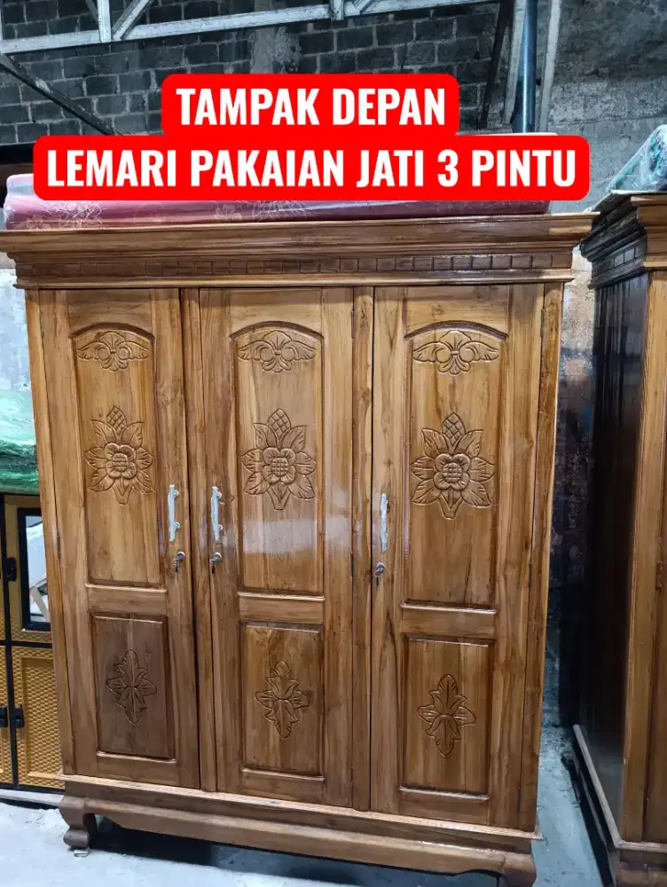 Lemari Pakaian Jati 3 Pintu Ukir Bunga – Kuat, Mewah, Tahan Lama