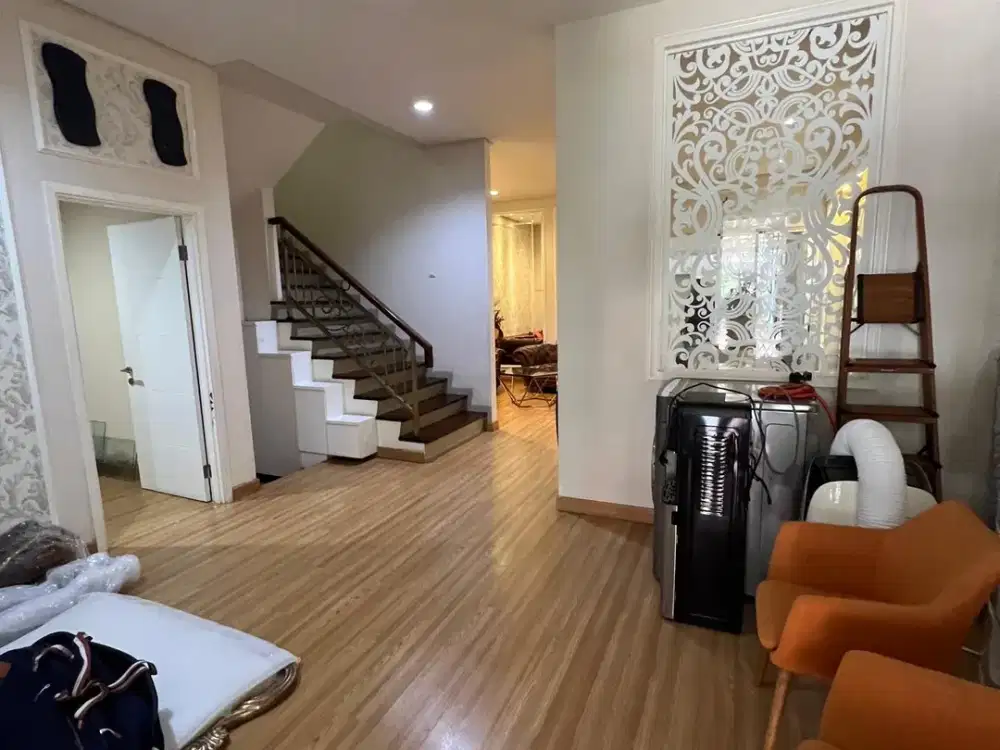 Dijual Rumah 3 lantai di Golf Lake Luas 120m2, Full Furnished