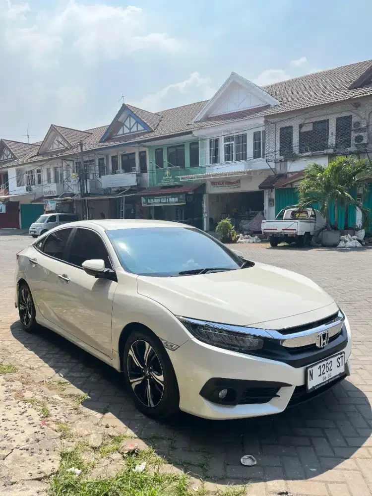 CIVIC TURBO 2018 PUTIH