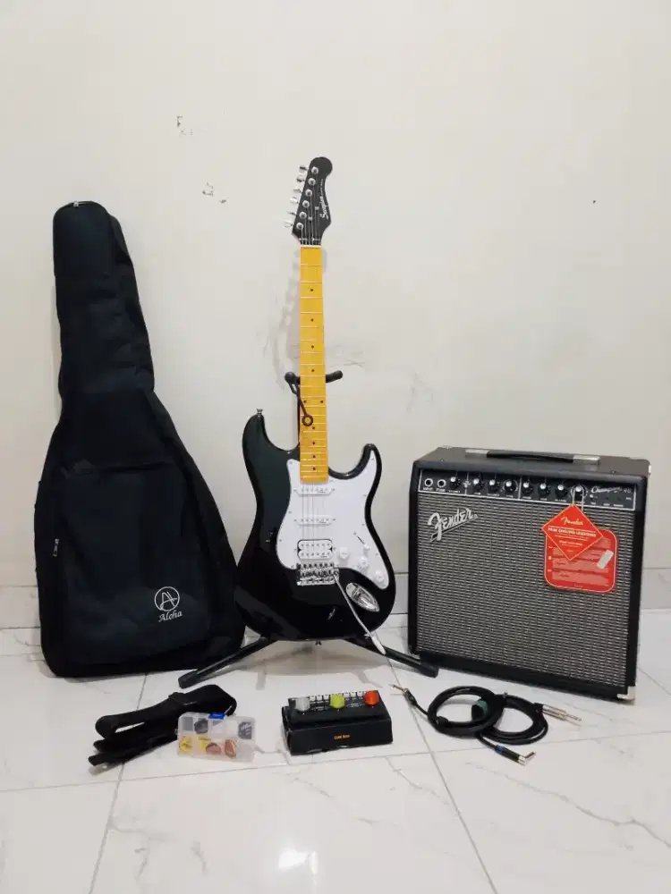 Gitar Listrik Paket Komplit Kondisi Bagus, Murah!!