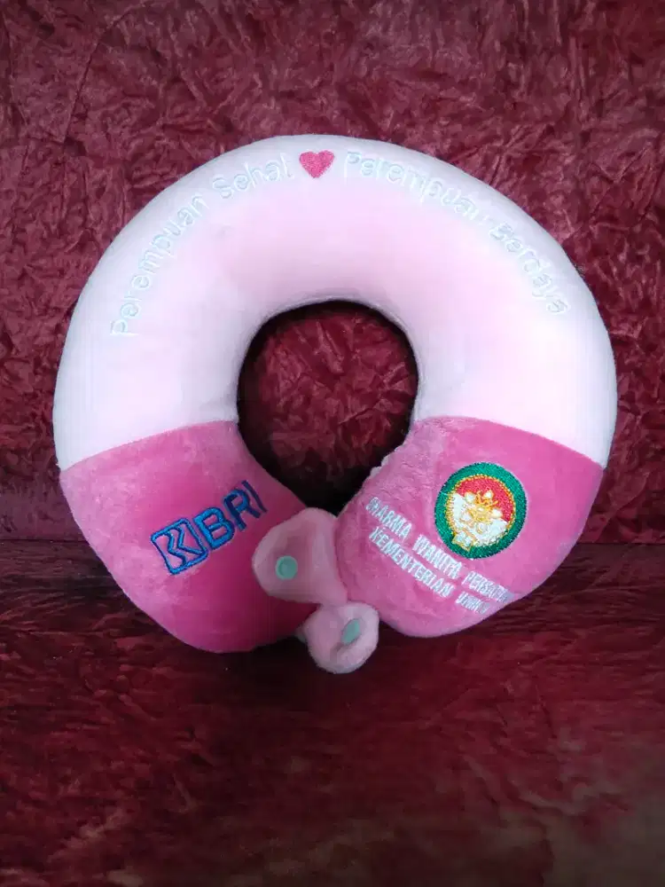 Bantal leher pink nego