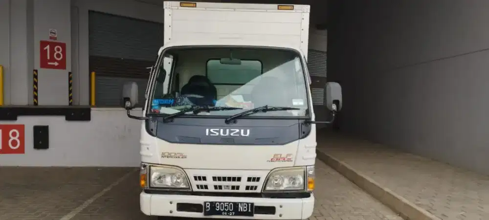 Sewa mobil box engkel 4 roda ISUZU ELF