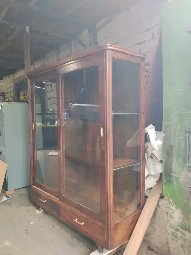 Lemari jati, unik model kaca