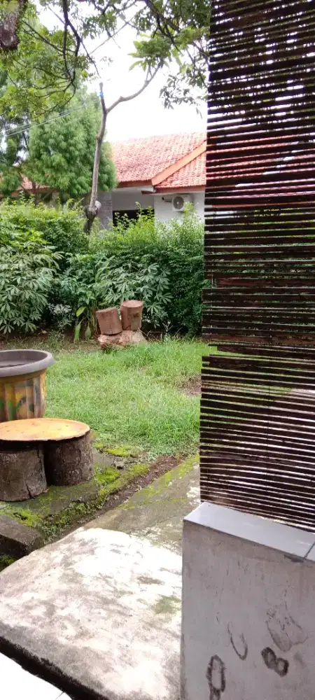 Rumah sejuk dengan halaman dalam gang