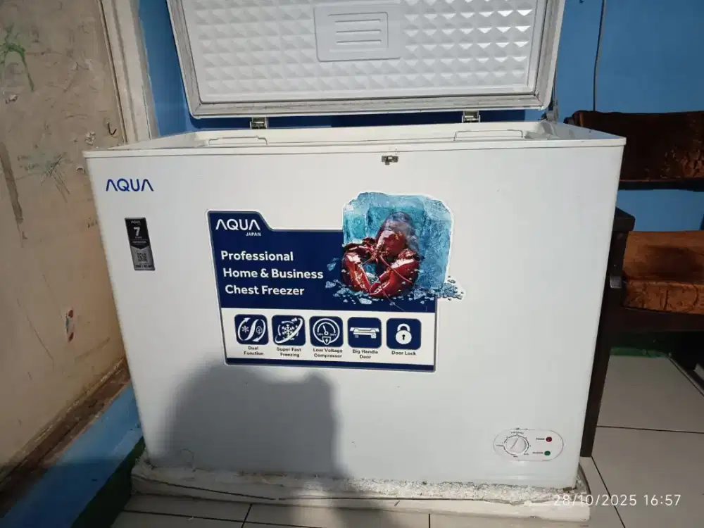 chest freezer Aqua Japan AQF-200.