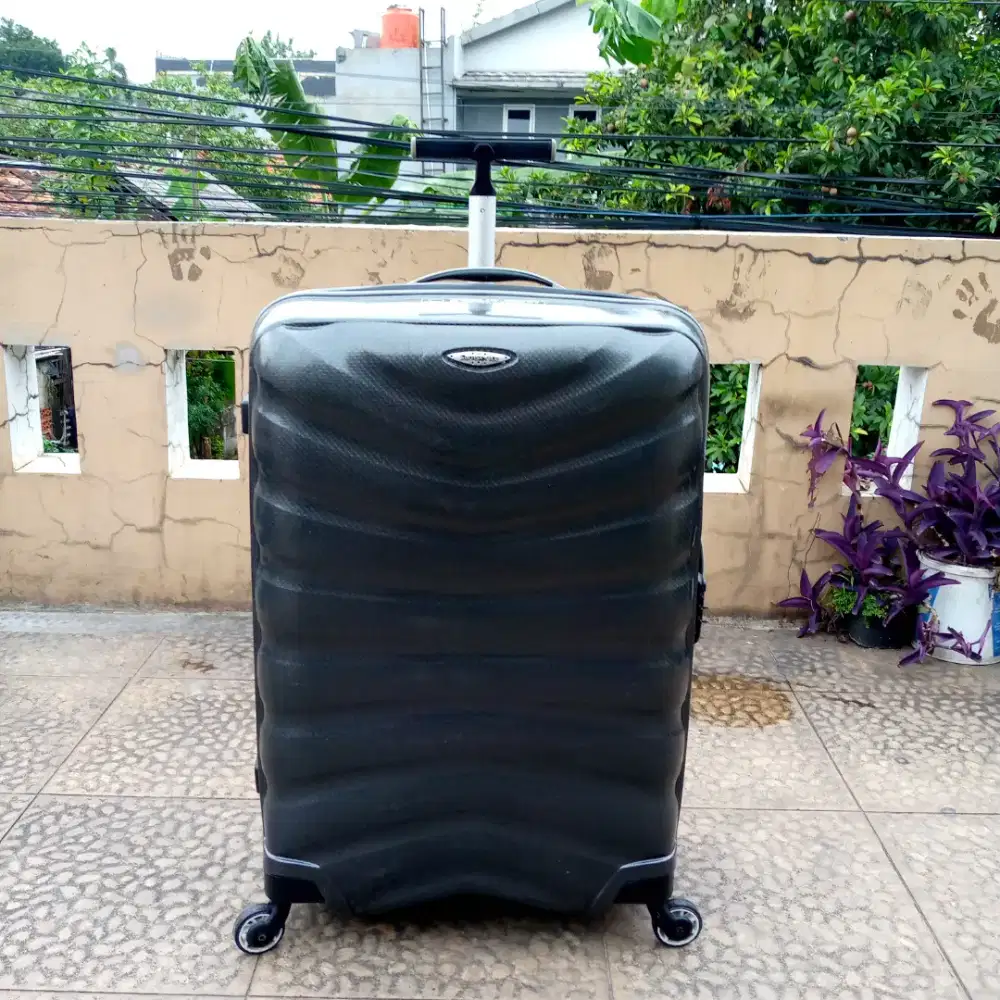 SAMSONITE COSMOLITE SPINNER Made in eroupe size 28inch