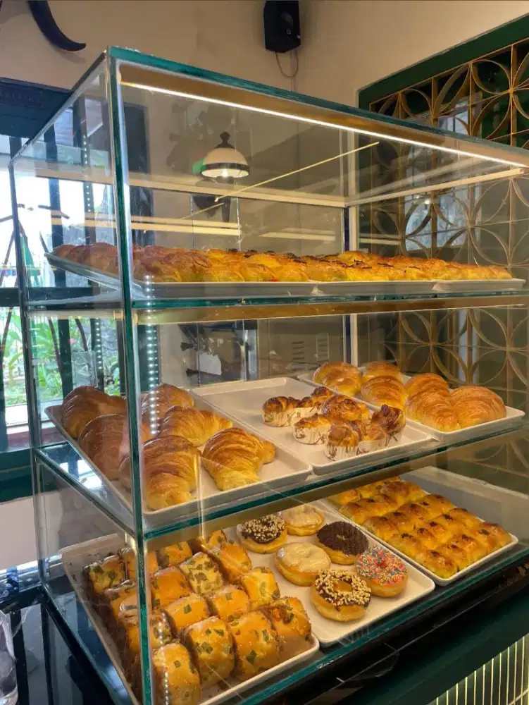 Etalase bakery bekas full kaca