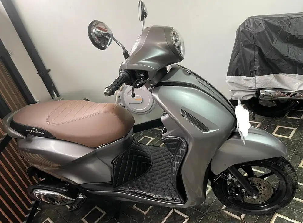 DI JUAL MOTOR GRAND FILANO HYBRID CONNECTED LUX VERSION DARK GREY