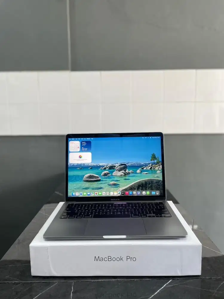 MacBook Pro 13 inch 2020 M1 RAM 8 GB/SSD 256 GB