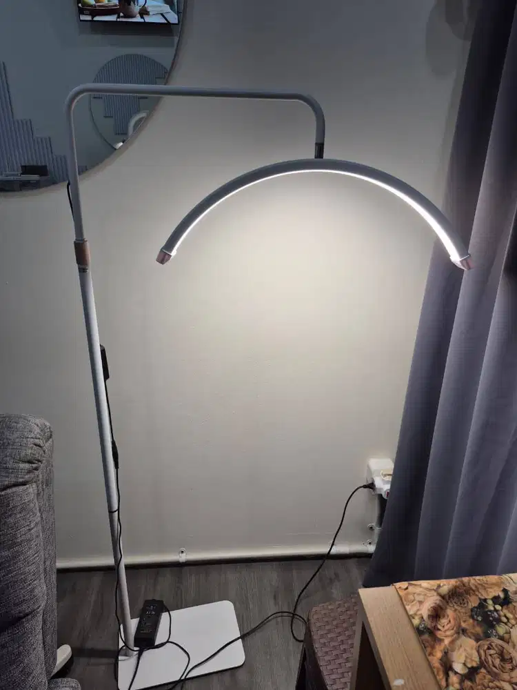 SALE Lampu Stand bisa di adjust tingkat penerangannya (Good Condition)