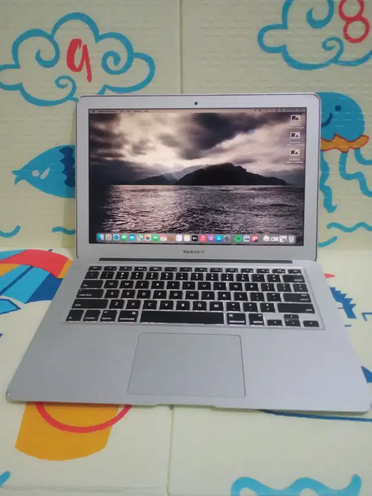 MacBook Air Early 2014 keyboard nyala
Intel Core i5
Ram 4 GB
SSD 128gb
