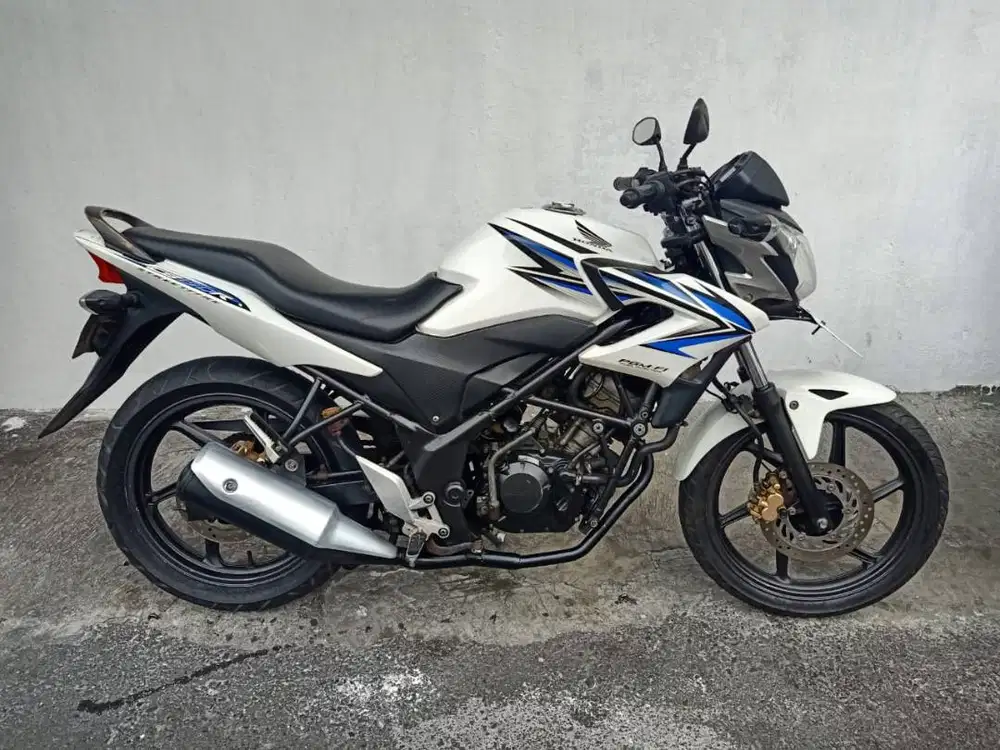 CB150R 2013 putih biru