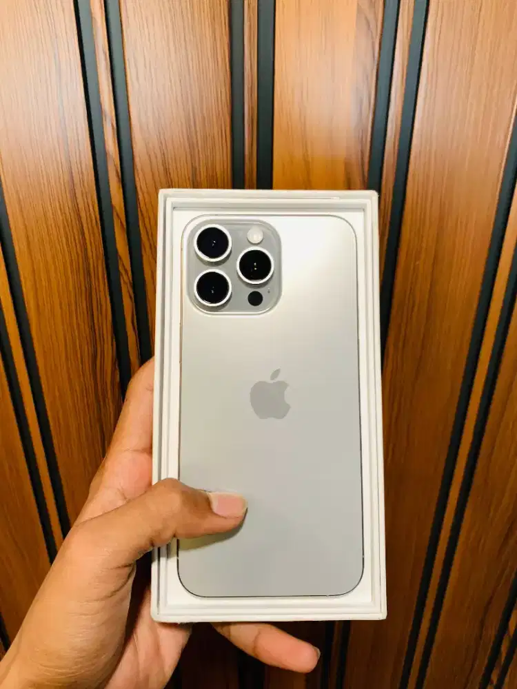 iPhone 15pm natural titanium 256gb iBox
