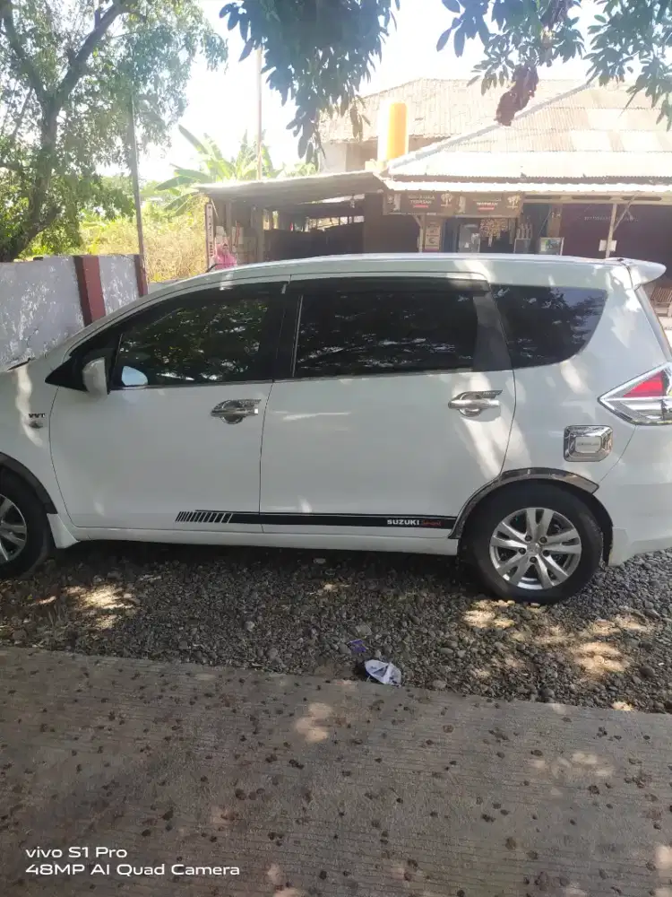 Jual mobil ertiga isek srit