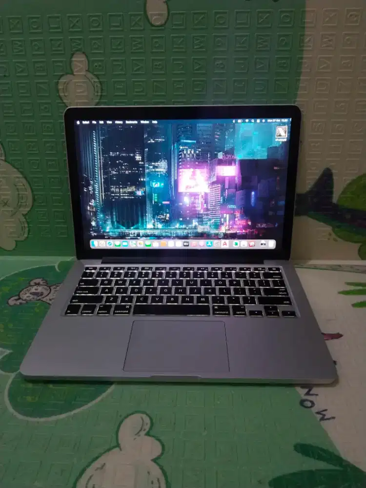 MacBook Pro Retina 13 inch 2015 intel Core i5
Ram 8 GB
SSD 128 GB