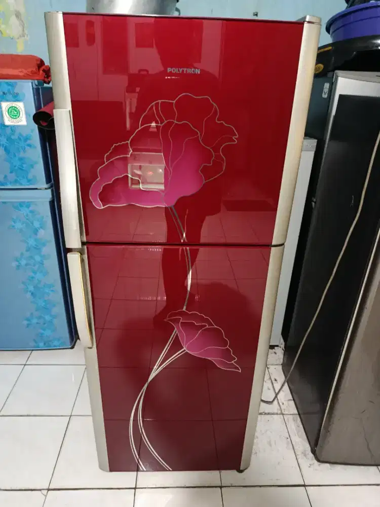 Kulkas 2 pintu merek polytron