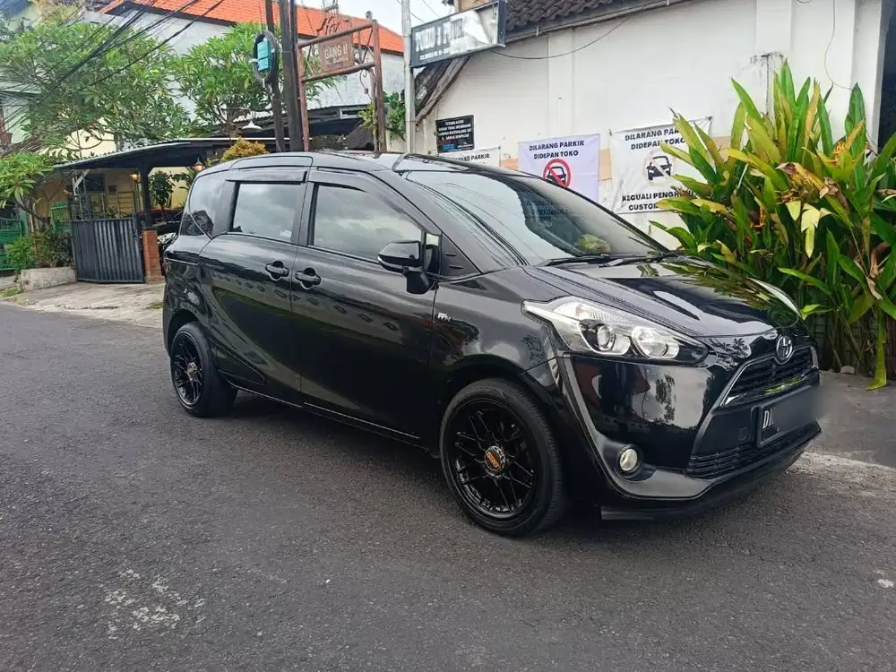 Dijual Mobil Bekas Sienta Hitam