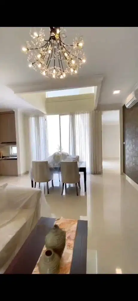 Furnished Interior Bagus Siap Huni PAKUWON CITY Surabaya Timur Modern