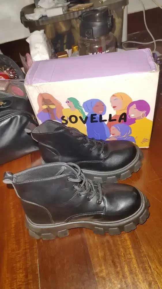 Sepatu docmart sovela