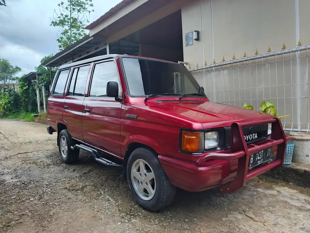 Toyota Kijang 1992 Bensin Merah Maroon