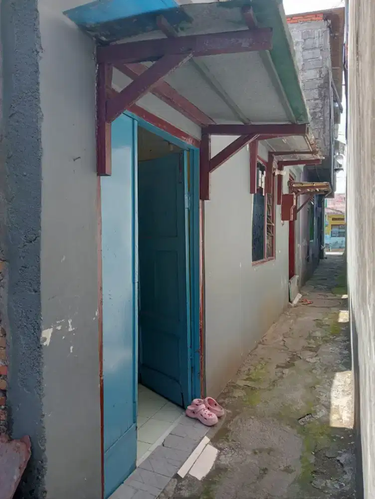 Dijual rumah semaki uh yk, mobil tidak masuk, shm di agunkan di bri