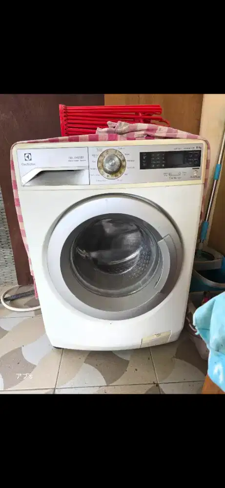Mesin cuci electrolux kapasitas 8kg, inverter.