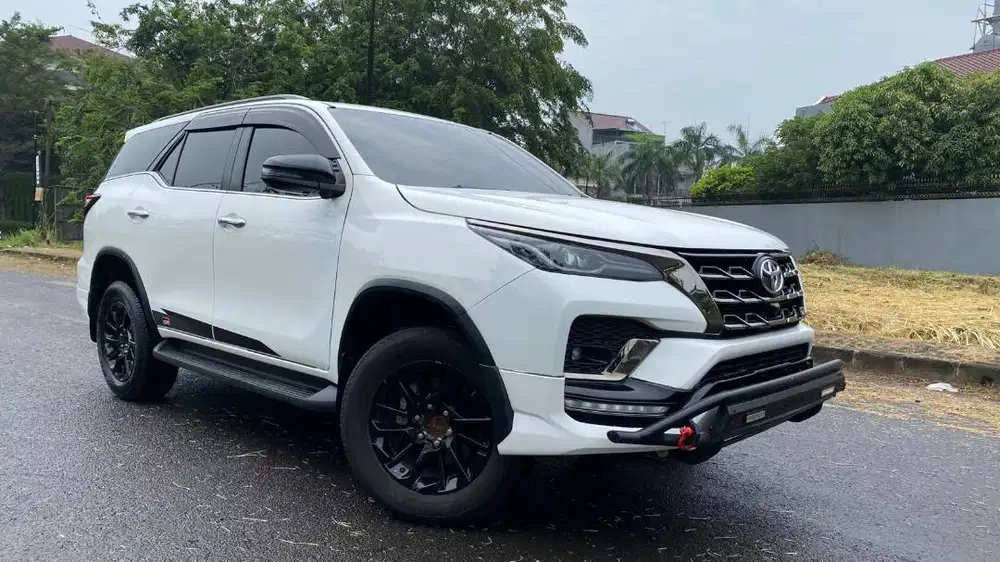 Toyota Fortuner 2.8 GR 2025 Putih