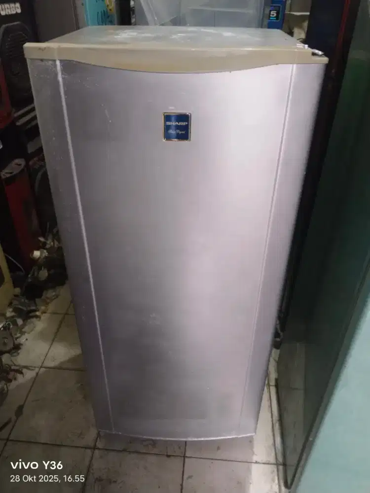Di jual cepat kulkas 1 pintu jumbo ori