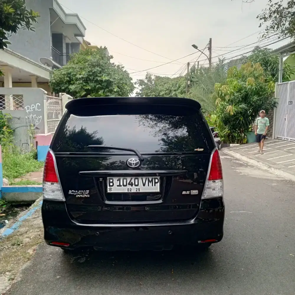 Toyota kijang inova tipe g metic diesel tahun 2010