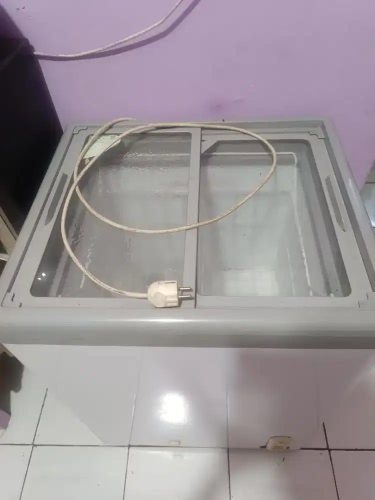 kulkas vreezer 100L jual santai