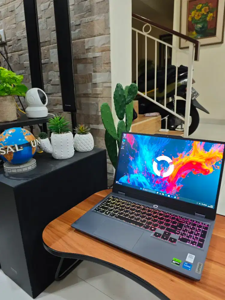 Laptop Lenovo LOQ 15IRX9 RTX4050 x rog tuf msi nitro