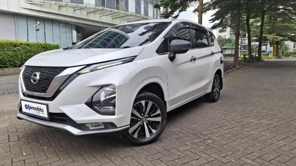 LOW DP Nissan Livina 1.5 VL Bensin-AT 2019 BMS