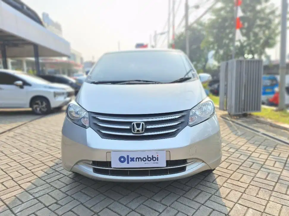 LOW DP Honda Freed 1.5 E Bensin-AT 2012 SZJ