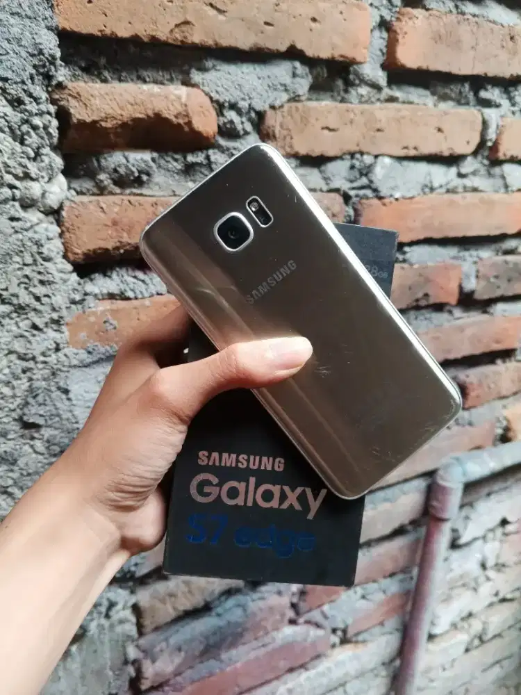 Samsung Galaxy S7 Edge 4/128 Fullset Sein Resmi Indonesia