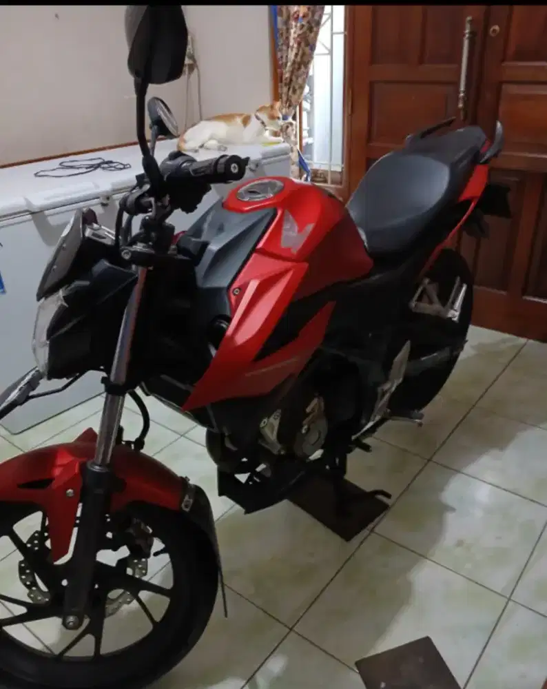 DIJUAL MOTOR HONDA CB 150R, TANGAN PERTAMA