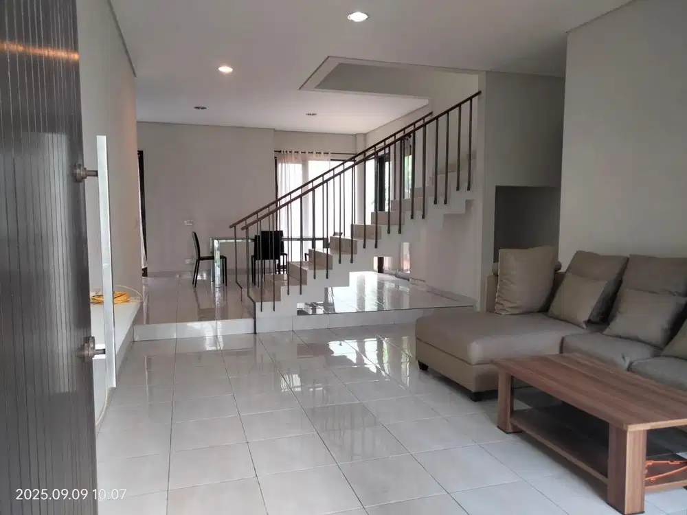 Disewakan Rumah Full Furnish di Virgini Lagon BSD